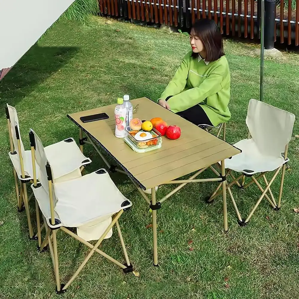 Outdoor Furniture Table And Chairs - Ensemble de chaises et table de